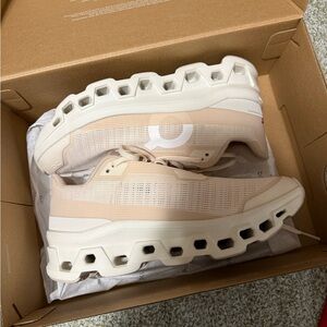 OC Women's Beige Sneakers
